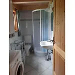 Fisherman's Hut Comfortable Semesterbostad Falkert